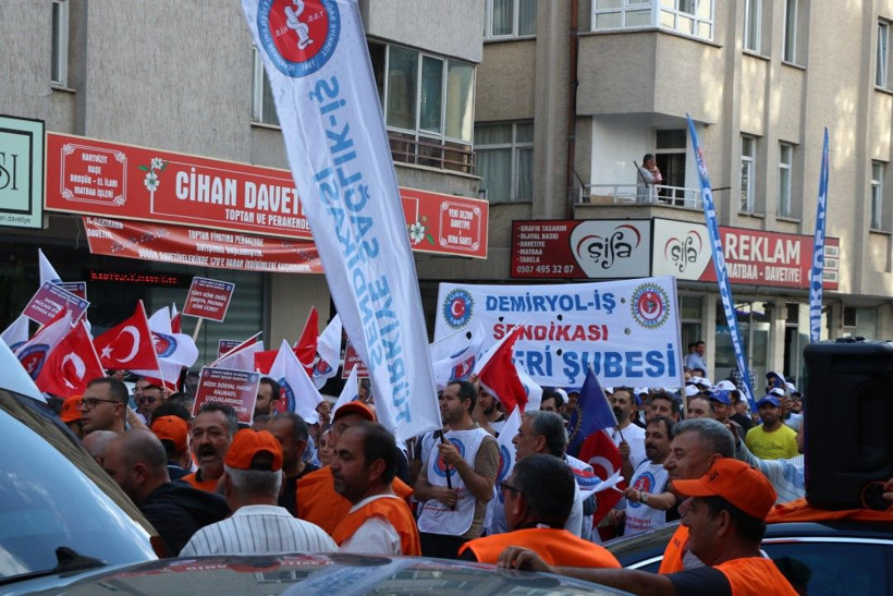 İşçilerden tabutlu eylem - Resim: 2