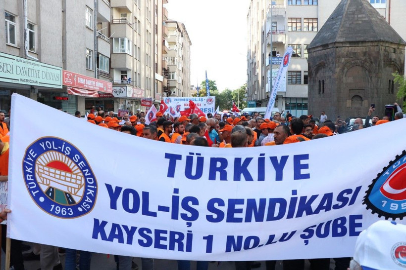 İşçilerden tabutlu eylem - Resim: 4
