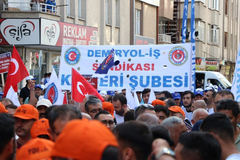 İşçilerden tabutlu eylem - Resim: 5