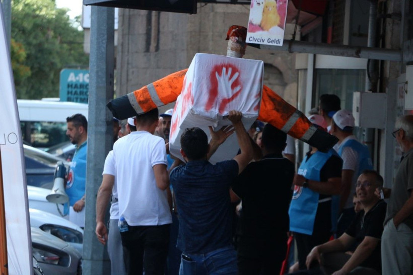 İşçilerden tabutlu eylem - Resim: 8
