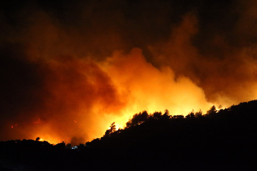 Dua edip alevlerin arasından geçtiler - Resim : 1