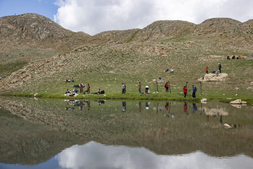Tunceli'nin zirvesinde saklı cennet: Buyer Gölü doğaseverleri ağırlıyor - Resim: 3