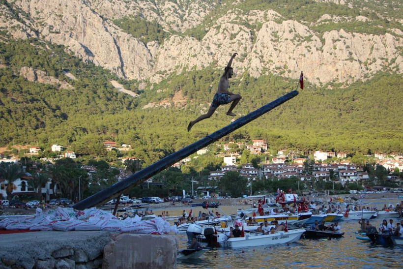 10 bin TL için yarışırken hastanelik oldular - Resim : 2