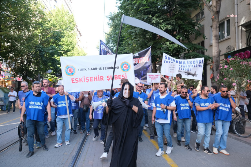 'Mehmet Şimşek' sokağa indi, işçi 'tabuta' girdi - Resim : 2