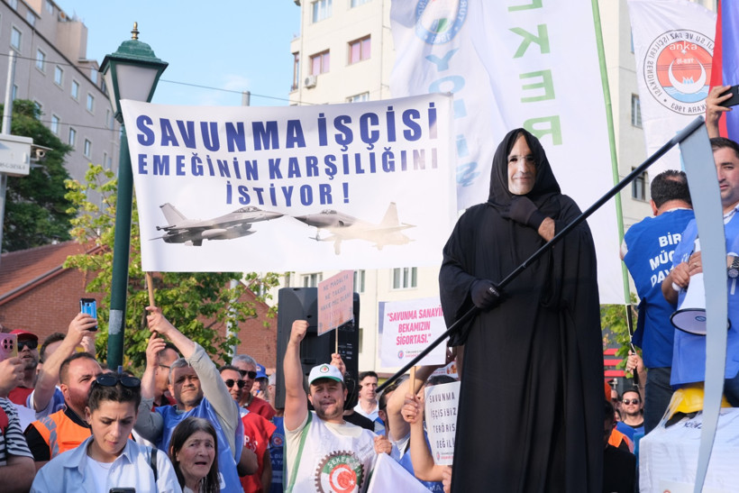 'Mehmet Şimşek' sokağa indi, işçi 'tabuta' girdi - Resim : 1