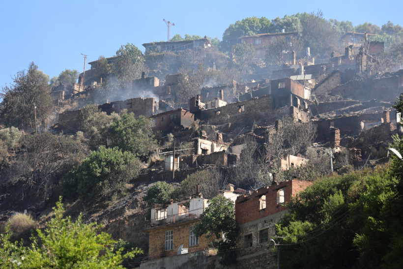 Yangın ile harabeye dönen köy: Tosunlar - Resim : 4
