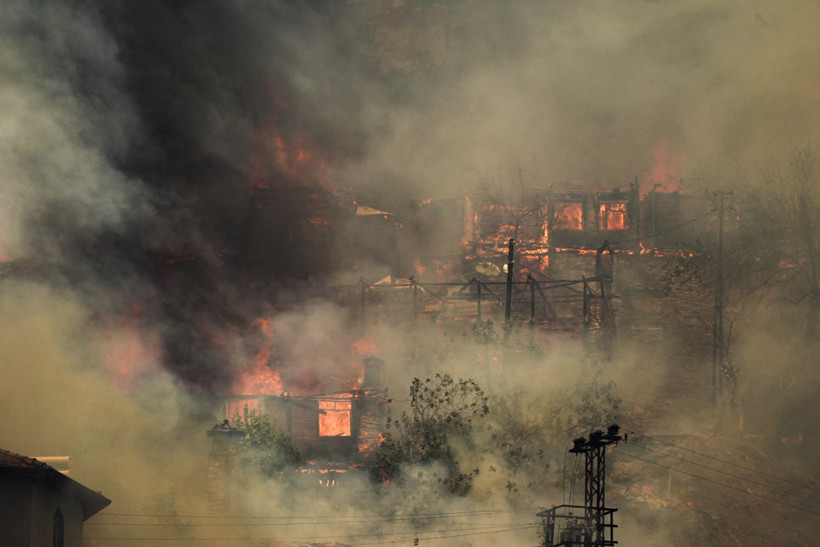 Yangın ile harabeye dönen köy: Tosunlar - Resim : 3