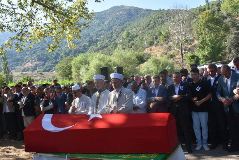 Orman işçisi Ragıp Şahin toprağa verildi - Resim: 1