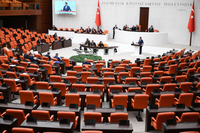 Meclis’te tarihi anlar! Cumhur’dan sadece iki kişi vardı - Resim : 2