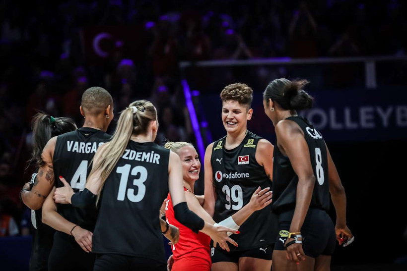 Ebrar coştu, Filenin Sultanları Hollanda'yı İstanbul'a çevirdi: Rahat galibiyet - Resim : 1