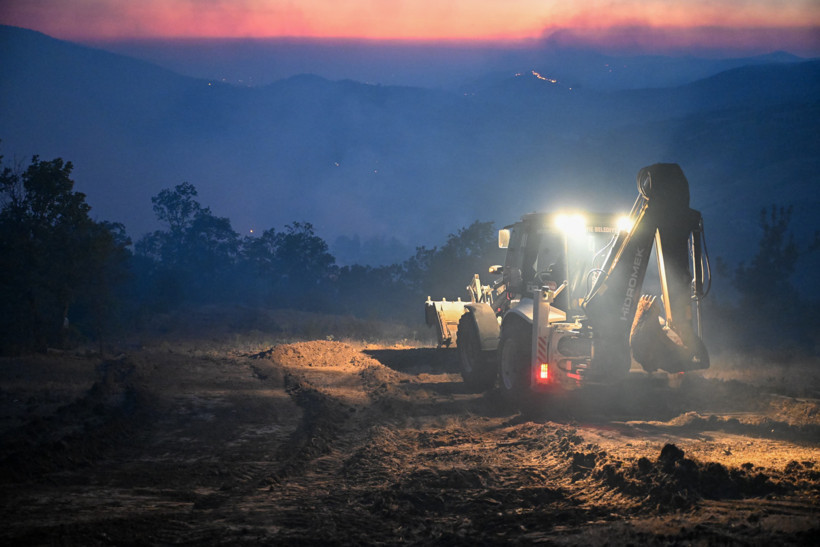 Manisa'daki yangın Uşak'a sıçradı: Evler tahliye edildi - Resim : 1