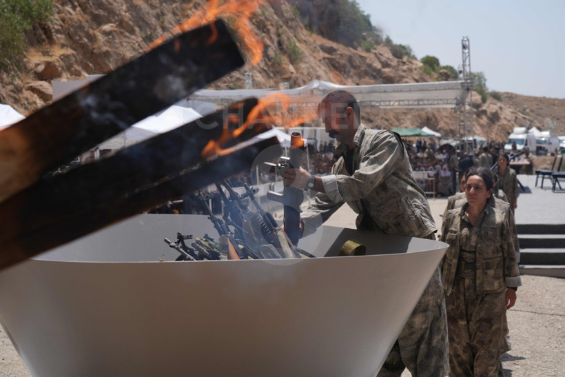 PKK'lı ilk grup silah bıraktı: Kazana atıp yaktılar - Resim : 6