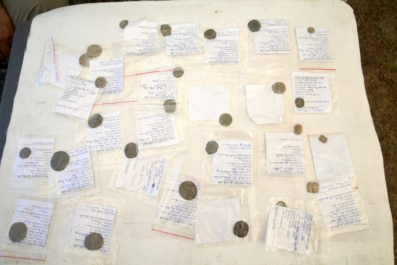 Malazgirt Savaşı'nın izleri gün yüzüne çıkıyor: 200'e yakın tarihi obje bulundu - Resim : 1