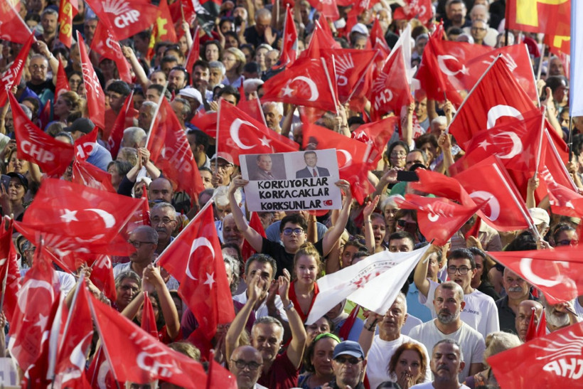 Özgür Özel: AK Parti'den istifa etmeye, babaocağına gelmeye davet ediyorum - Resim : 7