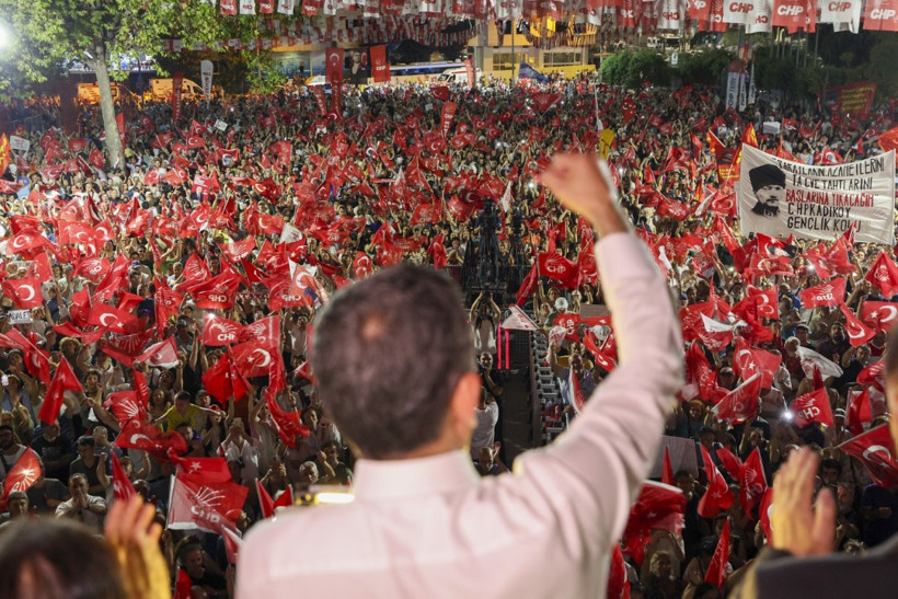 Özgür Özel: AK Parti'den istifa etmeye, babaocağına gelmeye davet ediyorum - Resim : 12