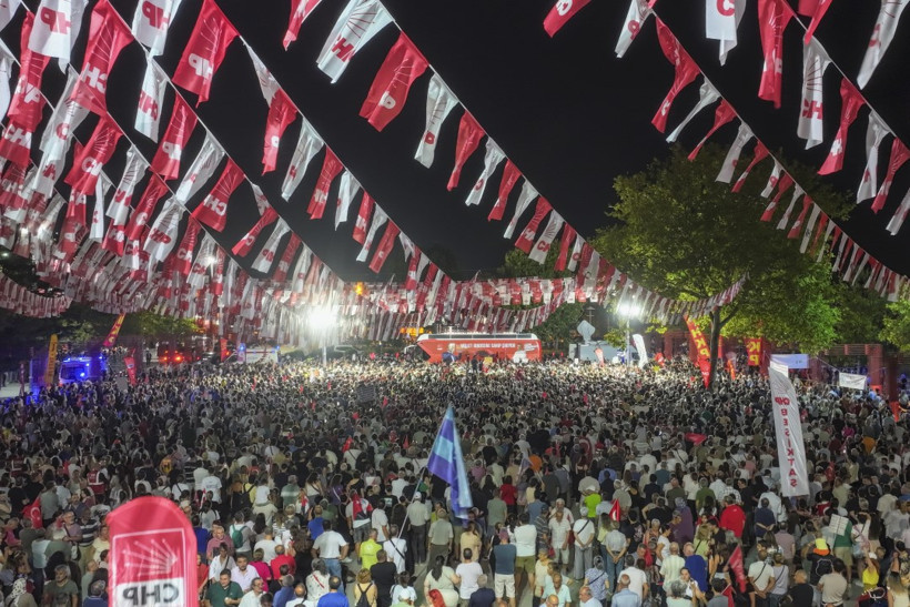 Özgür Özel: AK Parti'den istifa etmeye, babaocağına gelmeye davet ediyorum - Resim : 13
