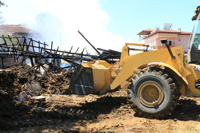 Tokat'ta yangın felaketi: Hayvanlar öldü, tonlarca ürün yandı - Resim : 4