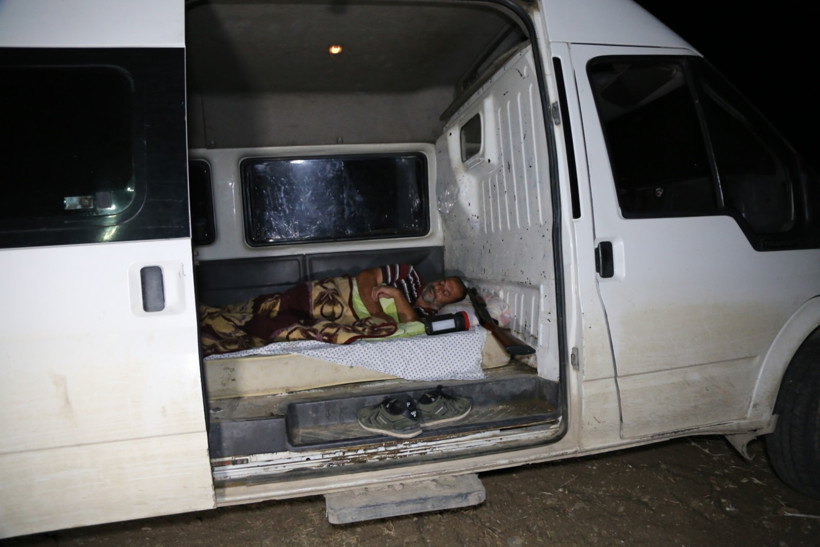 “Beyaz altın” için 24 saat nöbet tutuyorlar - Resim : 2