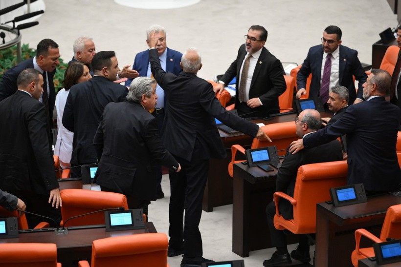 Meclis'te bir kavga daha: 'Ayı gibi oturuyorsun' - Resim: 3