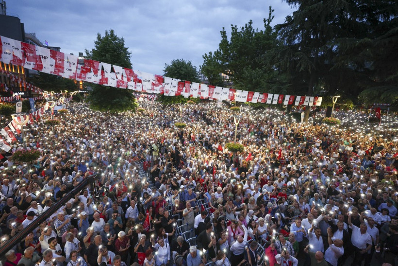 Özgür Özel, 'gecenin sürprizi' diyerek anket sonuçlarını açıkladı - Resim : 23