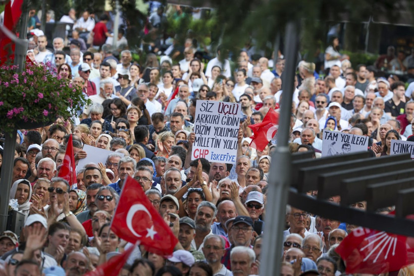 Özgür Özel, 'gecenin sürprizi' diyerek anket sonuçlarını açıkladı - Resim : 19