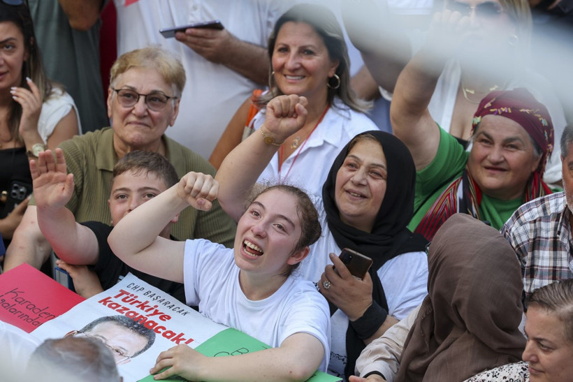 Özgür Özel, 'gecenin sürprizi' diyerek anket sonuçlarını açıkladı - Resim : 11