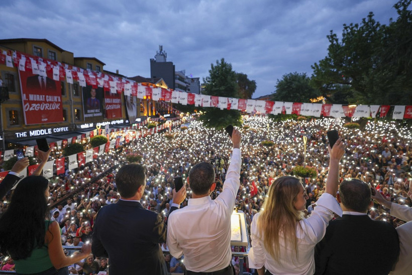 Özgür Özel, 'gecenin sürprizi' diyerek anket sonuçlarını açıkladı - Resim : 9