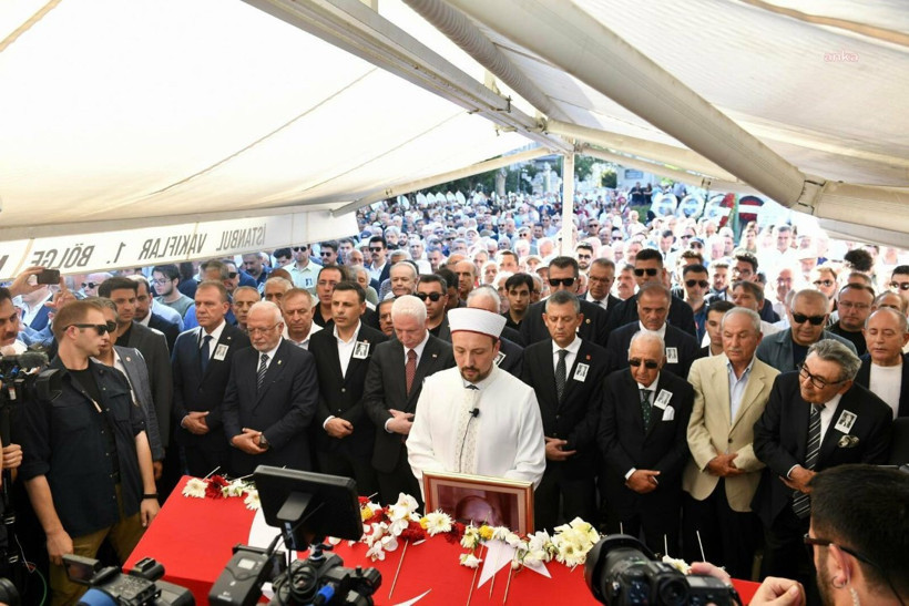 Altan Öymen son yolculuğuna uğurlandı - Resim : 1