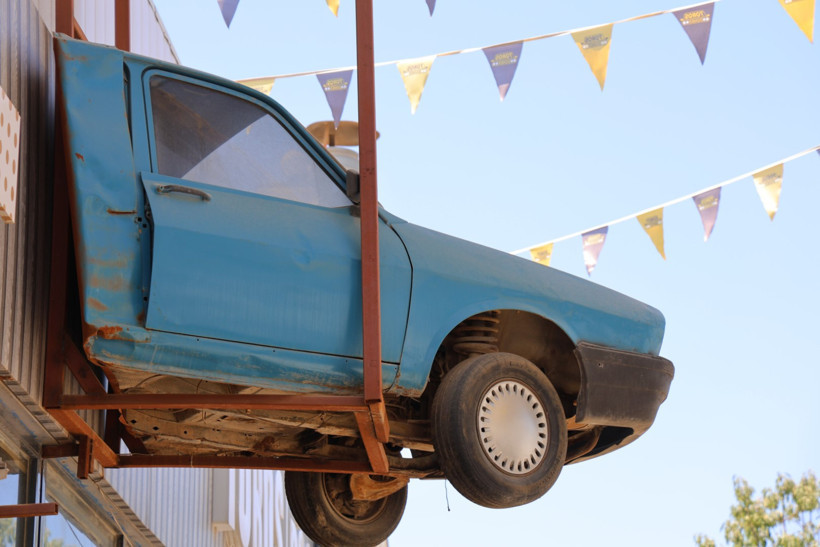 Anısı yarım kalmadı: Depremde kaybettiği aracın sağlam kısmını dükkanına monte etti - Resim : 2