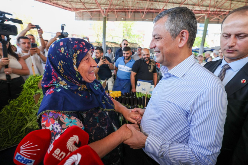 Özgür Özel pazara indi, bir dokundu bin ah işitti - Resim: 3