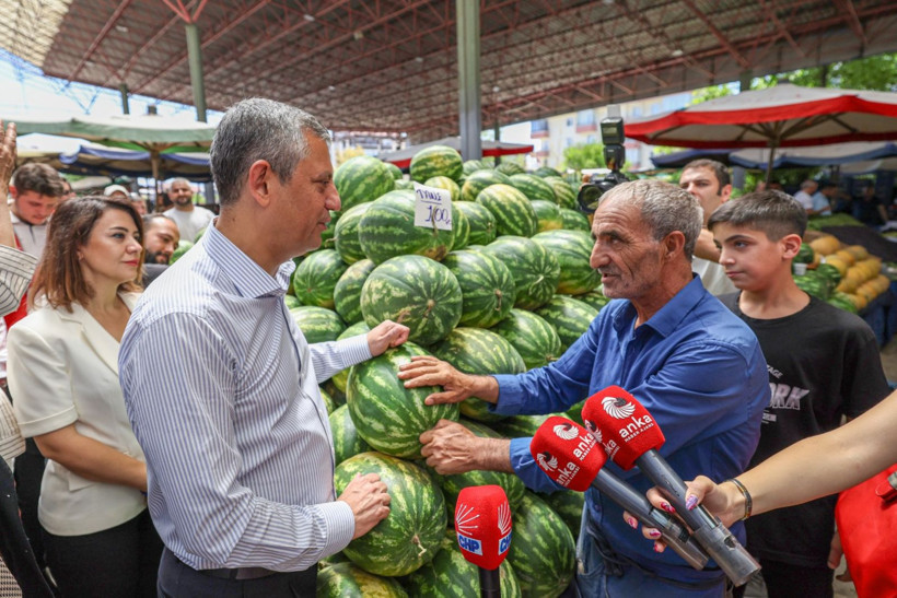 Özgür Özel pazara indi, bir dokundu bin ah işitti - Resim: 5