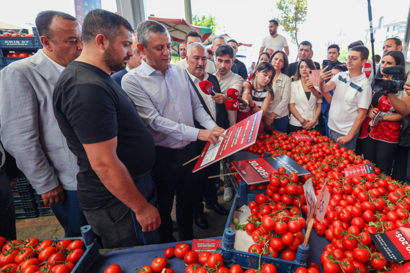 Özgür Özel pazara indi, bir dokundu bin ah işitti - Resim: 15