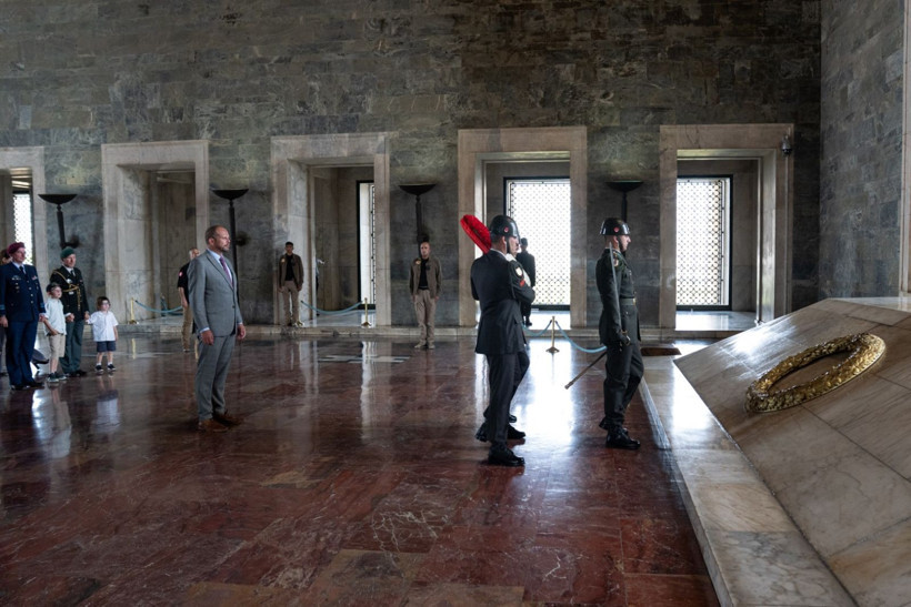 Belçikalı bakandan Atatürk'e saygı: Anıtkabir'de diz çöktü - Resim: 5