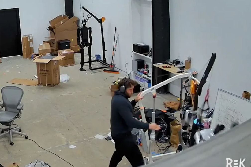 Bilim kurgu filmlerini aratmayan görüntüler: Dövüş robotu kontrolden çıktı - Resim: 4