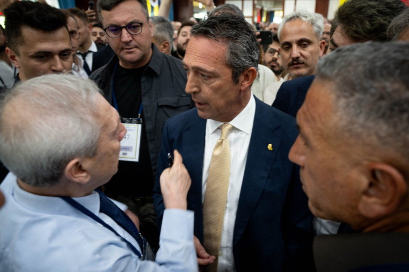 Fenerbahçe Divan Kurulu'nda büyük gerginlik: Yayın kesildi - Resim : 1