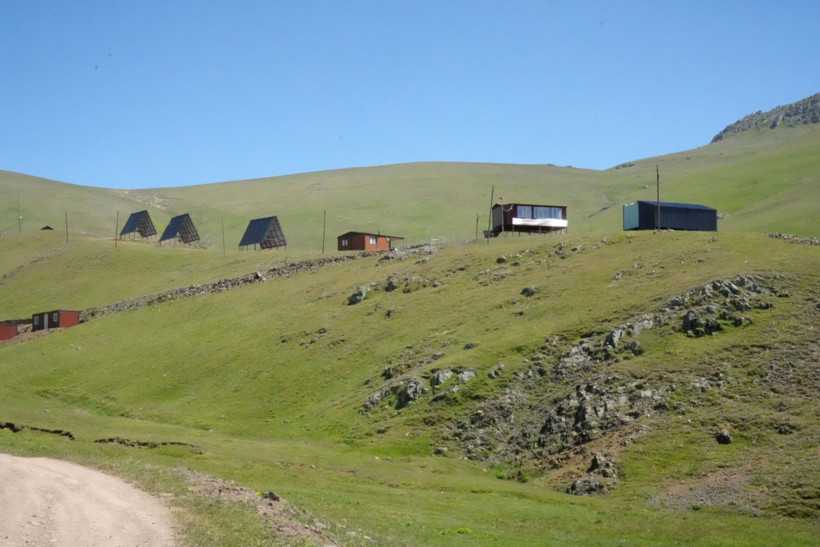 Karadeniz'de vahim tablo: Yaylalar betonlaşıyor, hayvancılar kovuluyor - Resim : 1