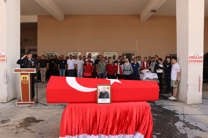 Eşini sedyeden uğurladı - Resim : 1