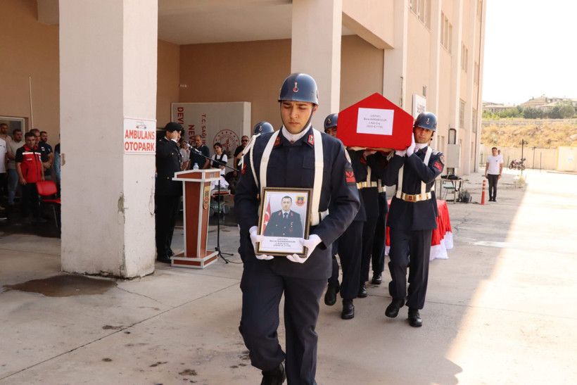 Eşini sedyeden uğurladı - Resim : 2