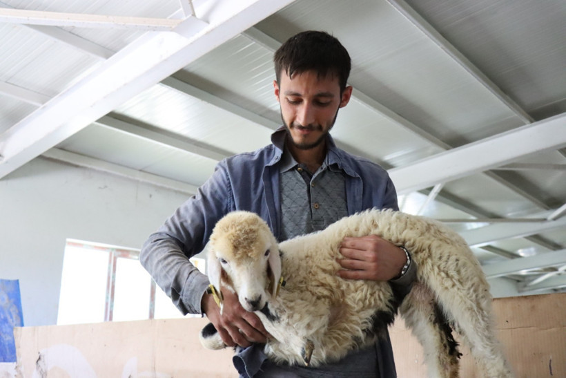 Uçak teknolojisİ okudu, memleketine dönüp çiftçi oldu - Resim : 2