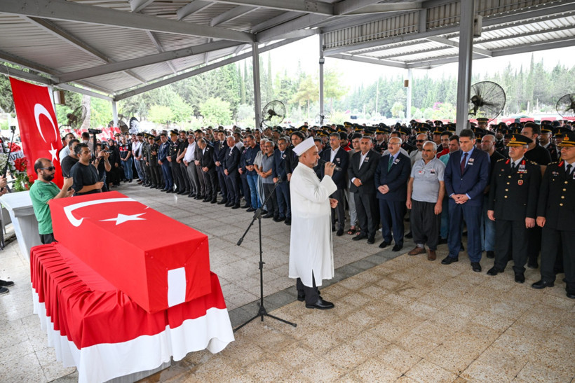 Şırnak'ta şehit olan uzman çavuş Mehmet Ali Yıldırım son yolculuğuna uğurlandı - Resim : 1
