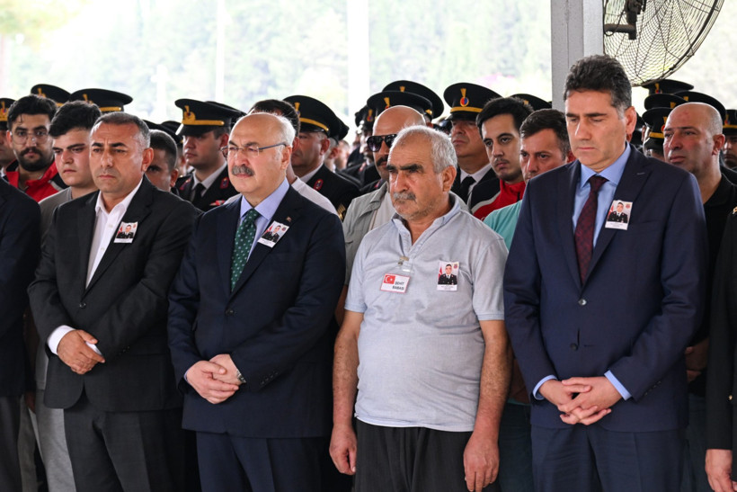 Şırnak'ta şehit olan uzman çavuş Mehmet Ali Yıldırım son yolculuğuna uğurlandı - Resim : 3