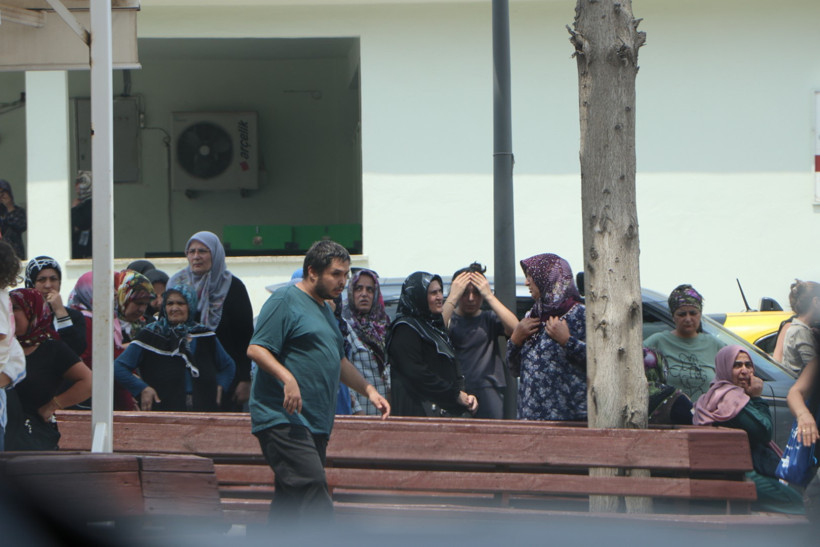 İnfaz koruma memurunun öldürdüğü eşi ve kızı toprağa verildi - Resim : 1