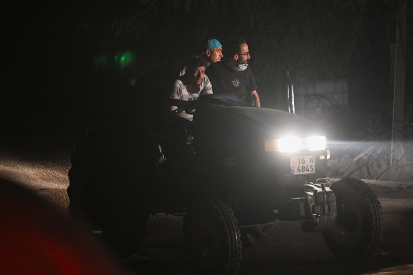 Orman kundakçısı kamerada: Çalıları tutuşturup izini kaybettirdi - Resim : 1