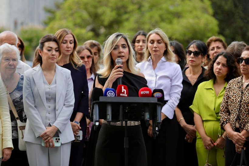 Tutuklu yakınları Saraçhane'de buluştu, Dilek İmamoğlu'nun sesi titredi - Resim : 3