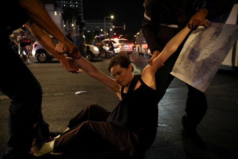 'Kendi mezarımı kazıyorum' diyen rehinenin videosu, on binlerce İsrailliyi sokağa döktü - Resim: 4