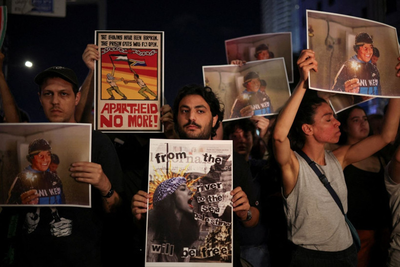 'Kendi mezarımı kazıyorum' diyen rehinenin videosu, on binlerce İsrailliyi sokağa döktü - Resim: 11