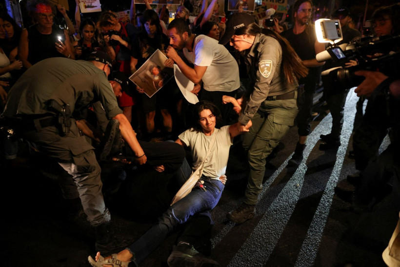 'Kendi mezarımı kazıyorum' diyen rehinenin videosu, on binlerce İsrailliyi sokağa döktü - Resim: 6