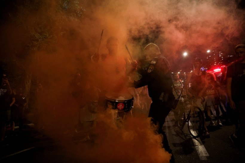 'Kendi mezarımı kazıyorum' diyen rehinenin videosu, on binlerce İsrailliyi sokağa döktü - Resim: 3