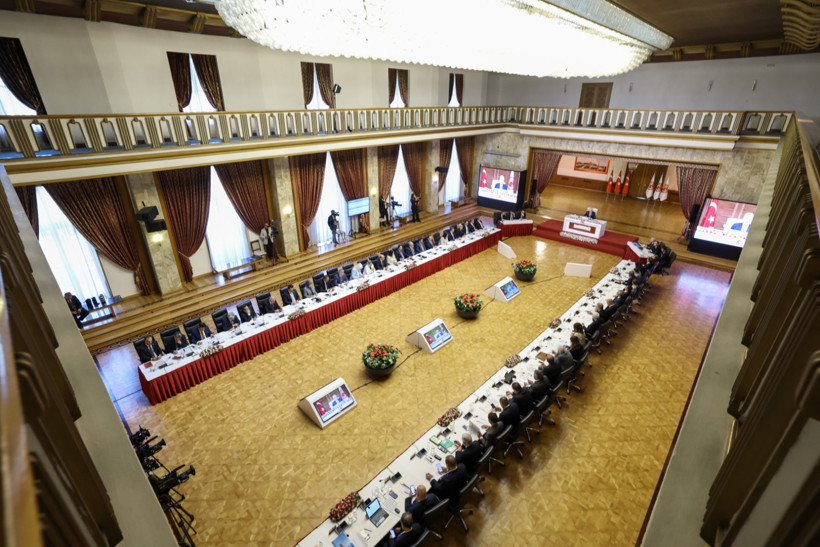 Çözüm süreci komisyonundaki Antorium çiçeği ne anlama geliyor? - Resim : 1