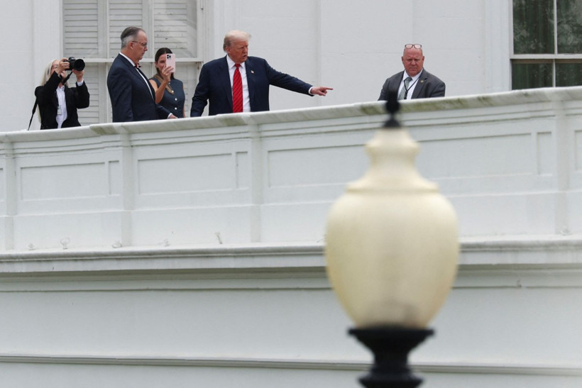 Trump Beyaz Saray çatısına çıktı, gazetecilerin kafası karıştı - Resim: 9